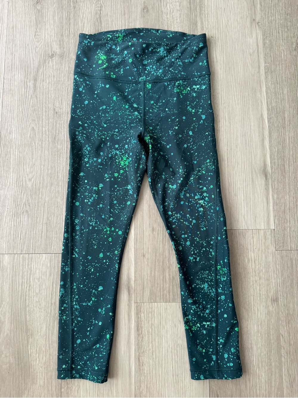 Athleta Ultimate Stash Pocket Splatter Capri, Oceanic Teal SIZE XS.